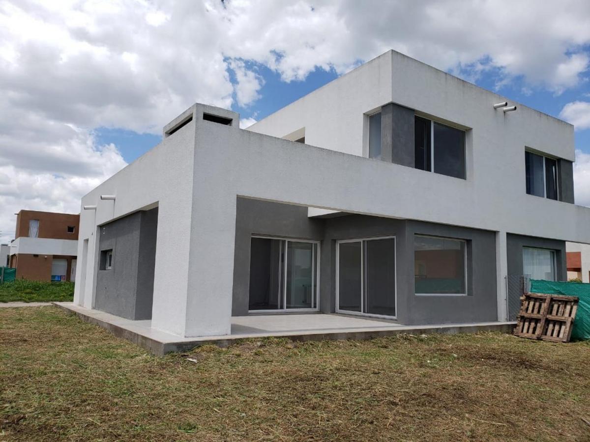 cas a estrenar en pilar, casas de pilar