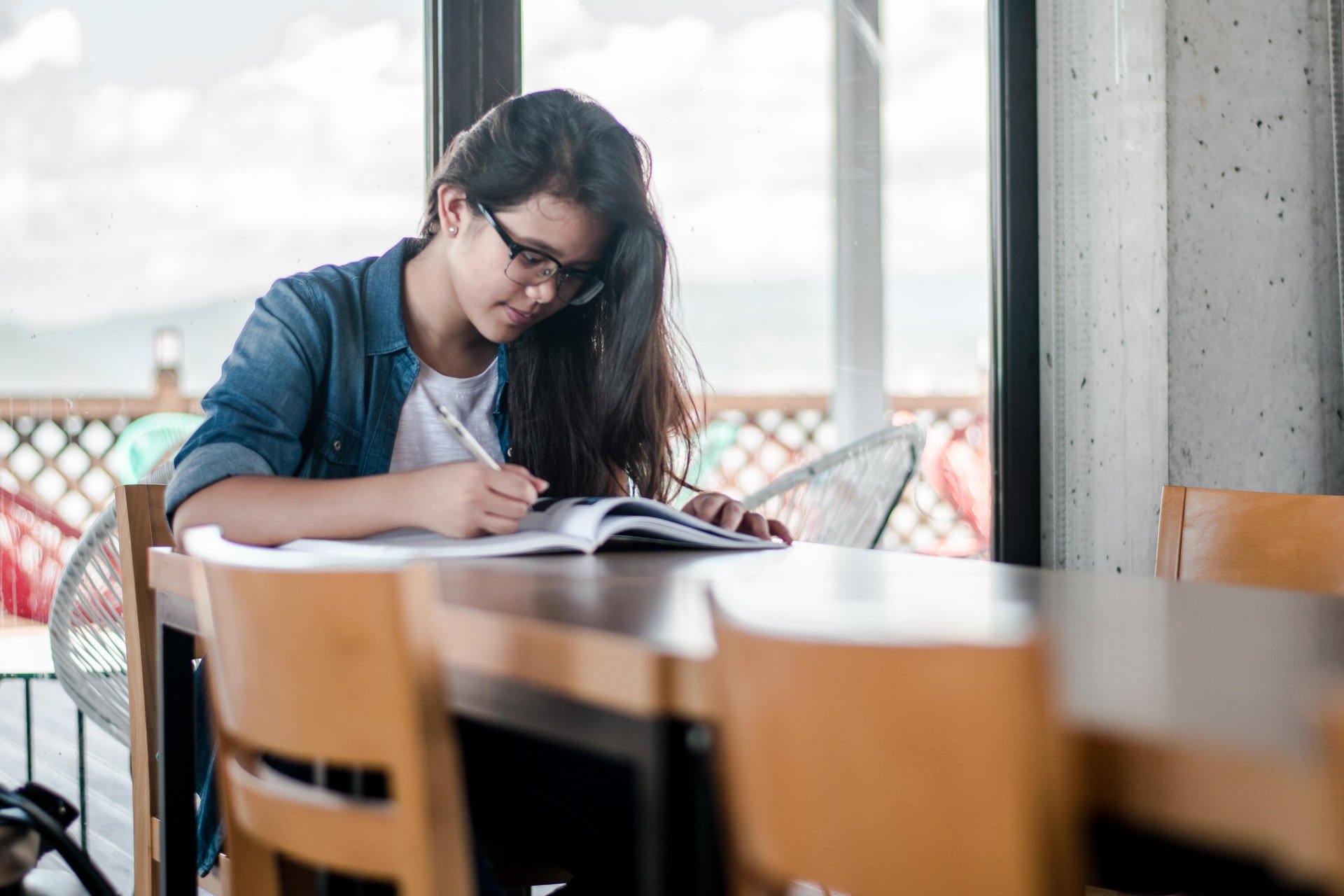 Universitarios vuelven a las aulas y hay boom de demanda para alquilar departamentos chicos