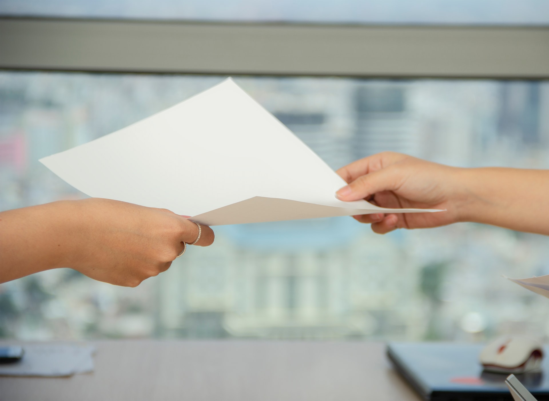 Las inmobiliarias ya no compiten, ahora comparten comisiones para vender